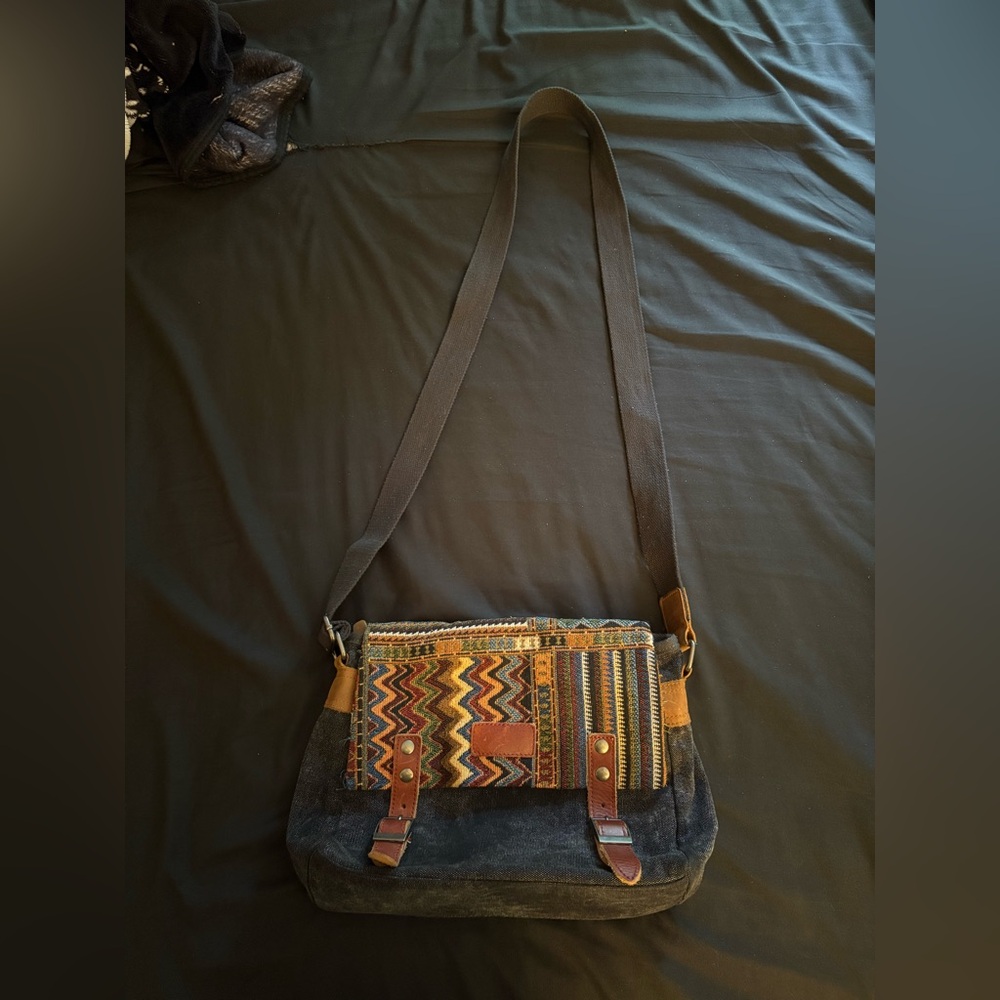 RARE vintage Ruff Ryder Men’s leather and canvas messenger bag with woven strap